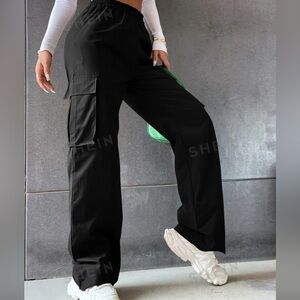SHEIN Curve Cargo Pants. NWOT. Black in Size 0XL.